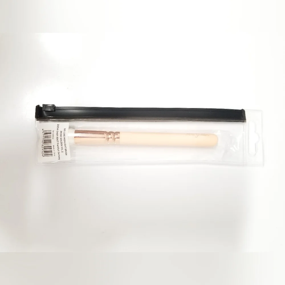 Zoeva Rose Golden 105 Luxe Highlight Brush NWT